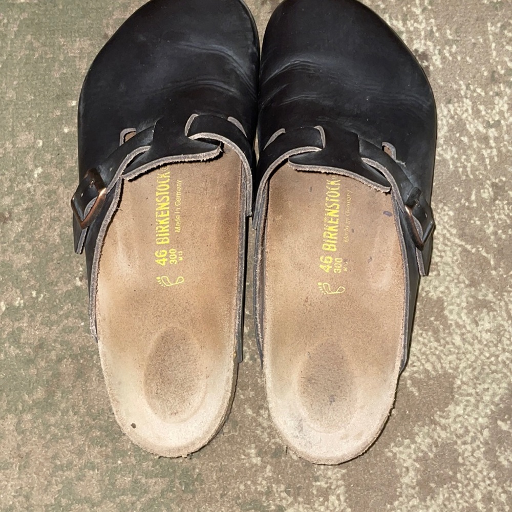 Mens size 13/ EU 46. Birkenstock sandals no tags, but worn once.